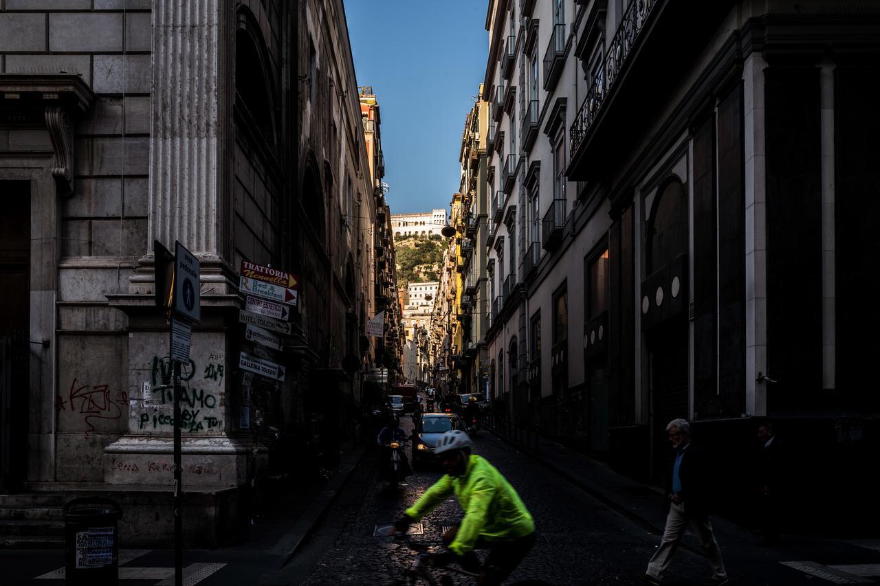Art Suite Nel Cuore Di Napoli Exterior photo