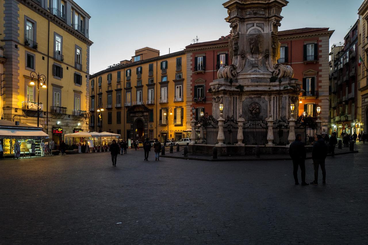 Art Suite Nel Cuore Di Napoli Exterior photo