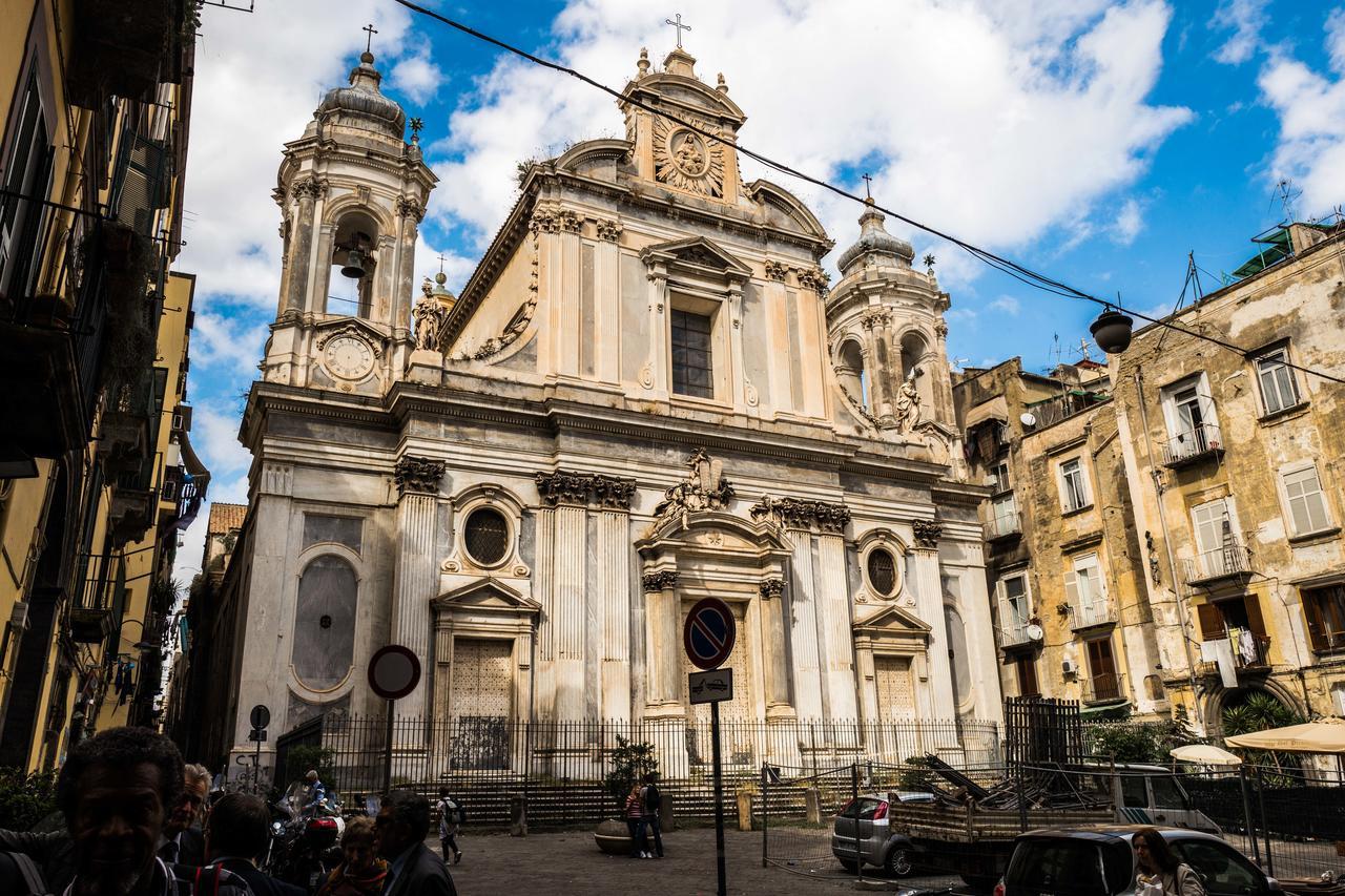 Art Suite Nel Cuore Di Napoli Exterior photo