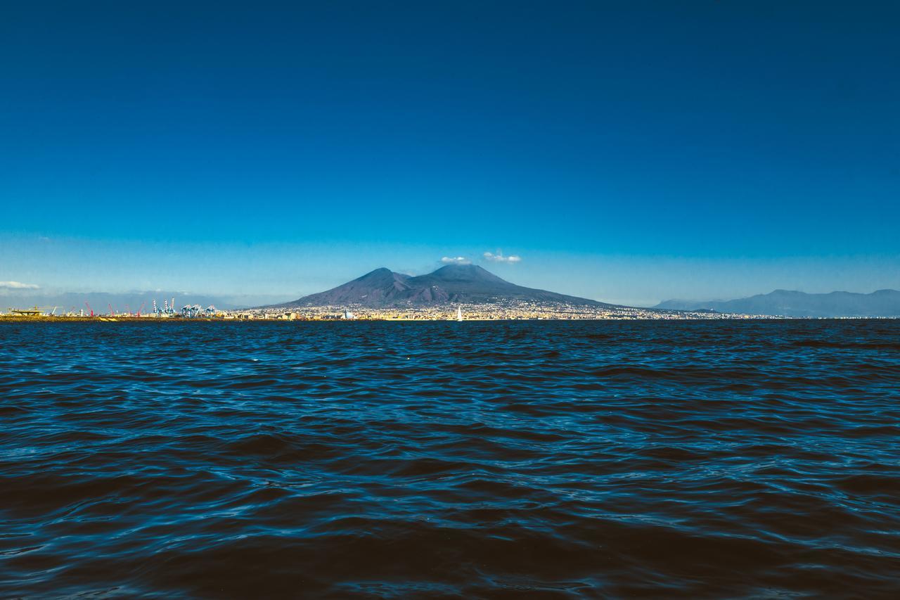 Art Suite Nel Cuore Di Napoli Exterior photo