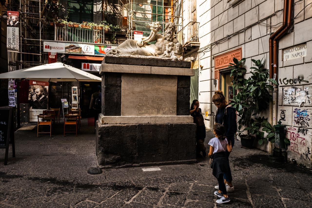 Art Suite Nel Cuore Di Napoli Exterior photo