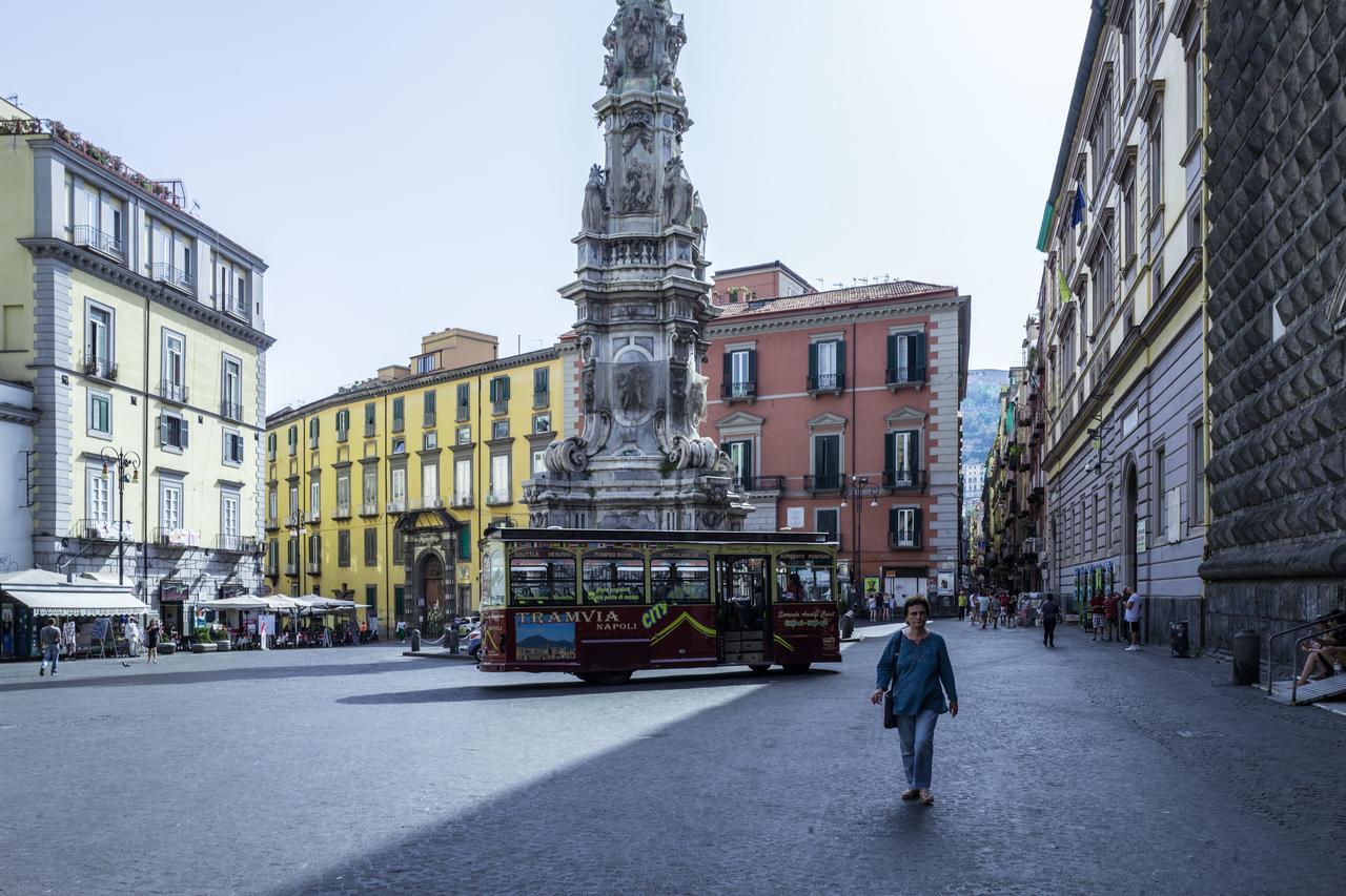 Art Suite Nel Cuore Di Napoli Exterior photo