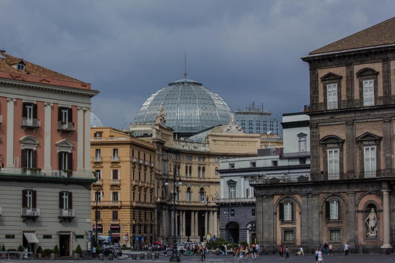 Art Suite Nel Cuore Di Napoli Exterior photo